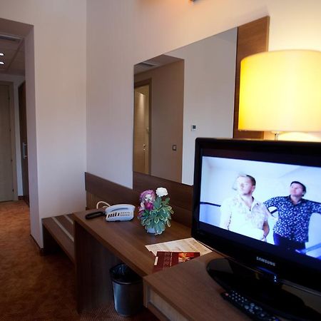 Top Rooms Aparthotel บูคาเรสต์ ภายนอก รูปภาพ